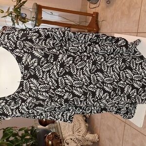L  Catherine's stretch short sleeve cold shoulder plus size top 4X